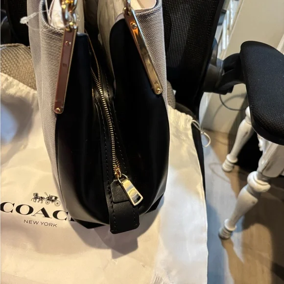 Coach Dalton Bag 31 with Coach Badge - Picture 13 of 15